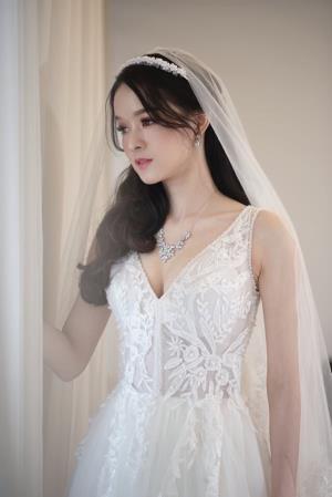 ชุดเจ้าสาวและชุดเจ้าบ่าว ชุดสากล เช่าที่แบมบี้ เวดดิ้ง ห้วยขวาง